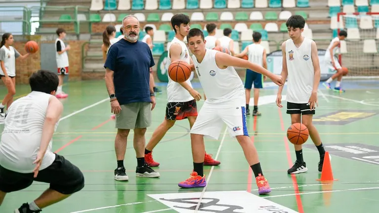 Lalín acoge un campus de baloncesto junto al CB Ourense